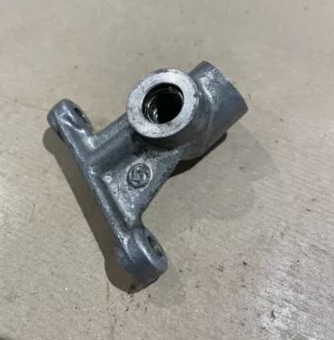 USED MOUNTING BLOCK FOR OIL PRESSURE SENDING UNIT  C42072