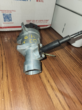 USED IGNITION SWITCH HOUSING ASSEMBLY XR815757