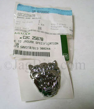 GRILLE BADGE EMBLEM CAT FACE  C2C25678