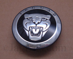 WHEEL EMBLEM JAGUAR SCRIPT WITH GROWLER SILVER WITH BLACK BACKGROUND FOR CENTER OF WHEEL  C2D30655